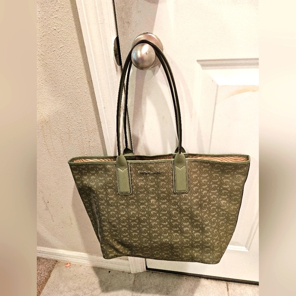 Michael Kors Army Green Tote - Picture 1 of 3